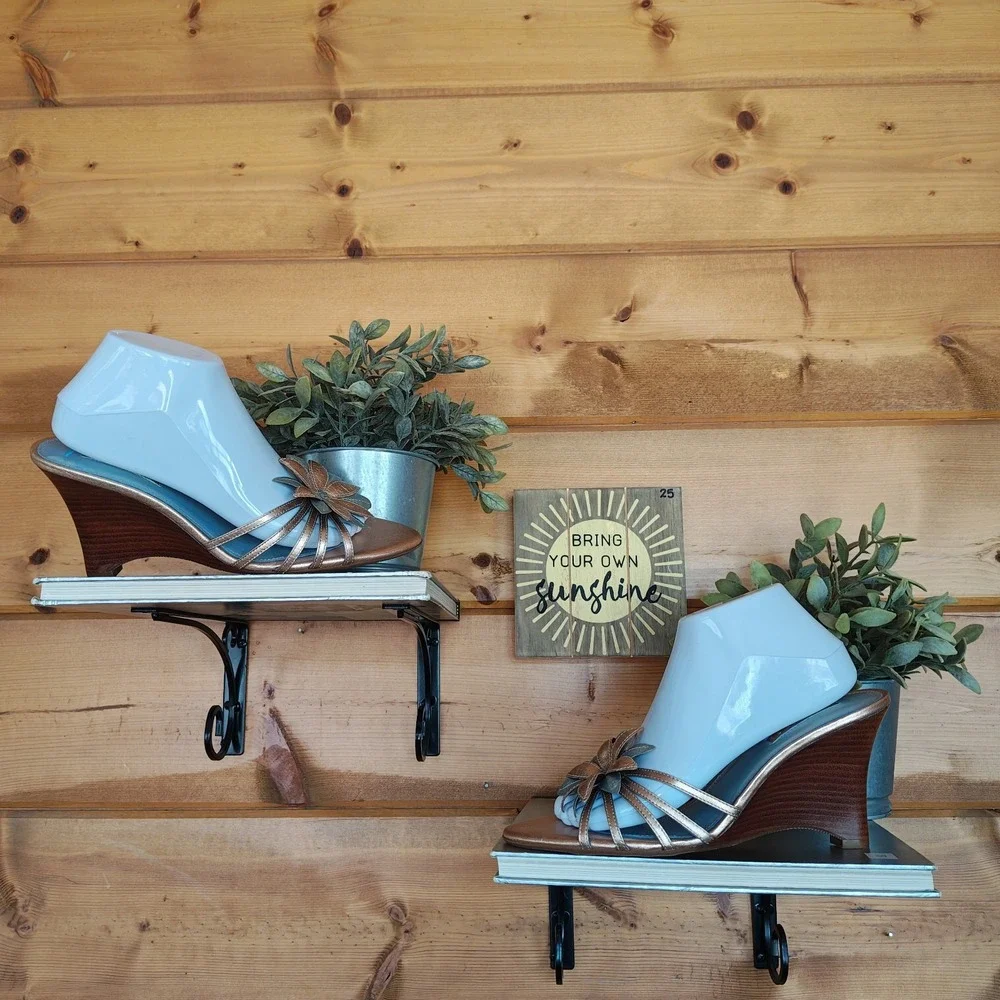 Unisa Uniflora Metallic Leather Flower Wood Wedge Heel Sandal Shoe Rare HTF 9.5B